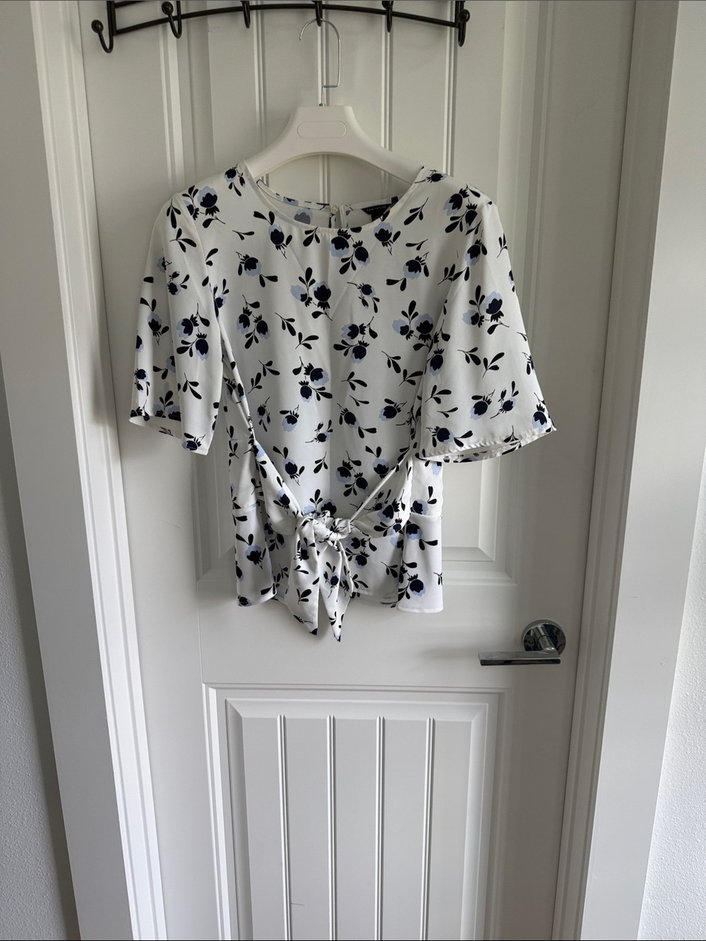 Ann Taylor White Floral Tie-Front Blouse with Navy Print
